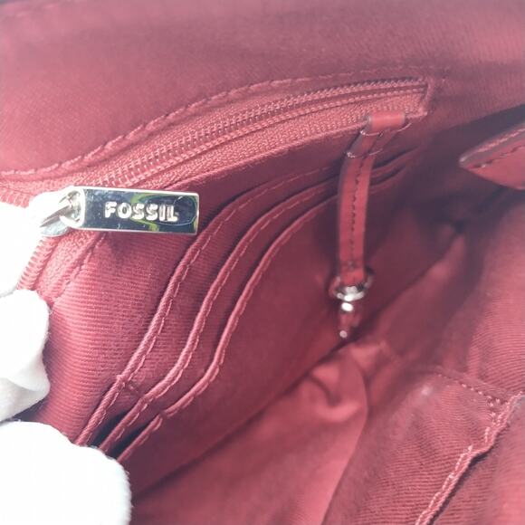 Fossil Red Leather Credit Card Slots Zipper Closure Crossbody Bag - Picture 15 of 16